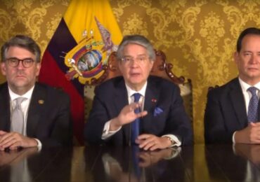 Presidente de Ecuador disuelve la Asamblea Nacional y anuncia que gobernará seis meses por decreto
